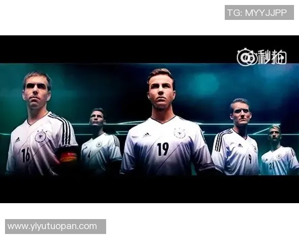 足球球星化身男模展现力量与时尚融合魅力 足球球星化身男模展现力量与时尚融合魅力