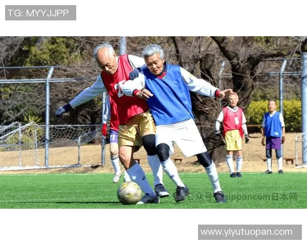 老一辈足球球星现状揭秘 回顾辉煌成就与晚年生活的巨大变化 老一辈足球球星现状揭秘 回顾辉煌成就与晚年生活的巨大变化
