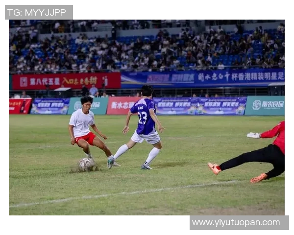 银色发型的足球明星们如何通过独特造型展现个人魅力与赛场风采